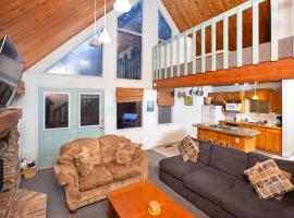 Snowbird Chalet #8, hotel i Girdwood