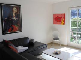 Große Wohnung 20 km von Köln bis zu 14 Personen, povoljni hotel u gradu Resrat