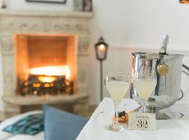 Camera Ardea con Camino, ξενοδοχείο σε Aversa