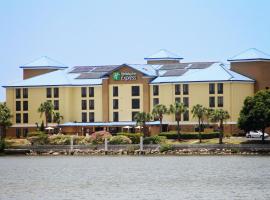 Holiday Inn Express Hotel & Suites Tampa-Rocky Point Island, an IHG Hotel, hotelli kohteessa Tampa lähellä lentokenttää Tampan kansainvälinen lentokenttä - TPA 