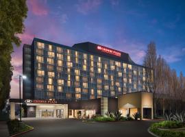 Crowne Plaza San Francisco Airport, an IHG Hotel: Burlingame şehrinde bir otel