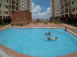 Homestay Kondo Mewah l/d kolam renang & playground di Kota Bharu