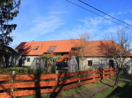 A Kert Apartman, hotel near Buddhist Stupa, Rezi