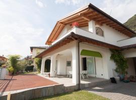 Villa 3 Olivi - sleep 5 - in Lenno, cheap hotel in Lenno