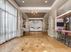 Crowne Plaza Milwaukee Airport by IHG、ミルウォーキーにあるジェネラル・ミッチェル国際空港 - MKEの周辺ホテル