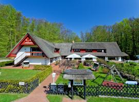 Restaurant & Hotel Baumhaus Hagen, hotel cerca de Parque Nacional de Jasmund, Sassnitz