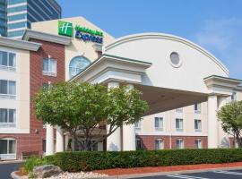 Holiday Inn Express Tower Center New Brunswick by IHG, hotel v destinácii East Brunswick