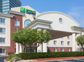 Holiday Inn Express Tower Center New Brunswick, an IHG Hotel, hotelli kohteessa East Brunswick