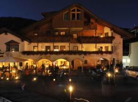 Pensione Edelweiss, hotel v mestu San Cassiano