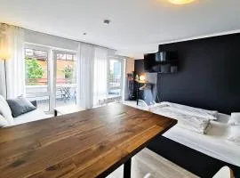 stylish studio - close to city centre - netflix - balcony - parking