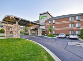 Holiday Inn Express Romulus / Detroit Airport, an IHG Hotel، فندق بالقرب من مطار ديترويت مترو - DTW، رومولوس