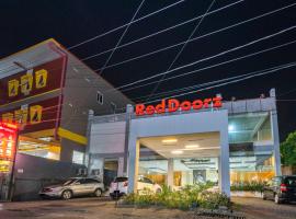 RedDoorz near Bahu Mall Manado, viešbutis su vietomis automobiliams mieste Malalayang