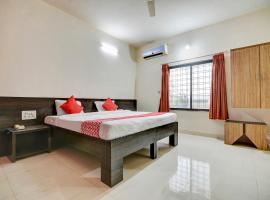 OYO 65247 Hotel Akshay Garden: Bābhaleshwar şehrinde bir otel