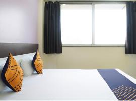 SPOT ON 67526 Vaibhavi Executive Lodging, hotel v destinaci Bhor