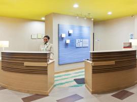 Holiday Inn Express & Suites Warner Robins North West, an IHG Hotel, хотел в Уорнър Робинс