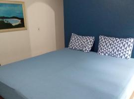 Suites próximo ao rio Jaguareguava em Bertioga, hotel dekat Pantai Cedro, Bertioga