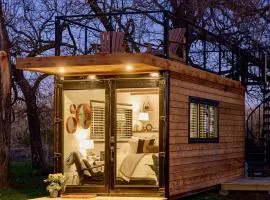 The Strazza House Cute Tiny Container House 12 min to Magnolia Silos