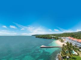 Couples Tower Isle، فندق مع أحواض استحمام ساخنة في أوتشو ريوس