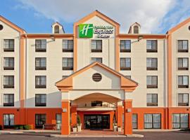 Viesnīca Holiday Inn Express Hotel & Suites Meadowlands Area, an IHG Hotel , netālu no vietas Teterboro - TEB