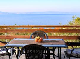 Apartment Vincent with beautiful sea view terrace, apartment sa Klenovica