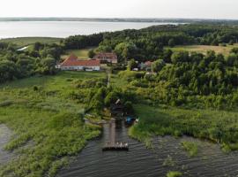 Folwark Łuknajno nad Jeziorem Śniardwy, B&B in Mikołajki