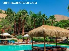 Refugio Misterios del Elqui – hotel z basenem w mieście Pisco Elqui