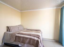 Hasate Guest House 10 Florence street Oakdale Belliville 7530 cape town south African, viešbutis Keiptaune, netoliese – Parking