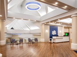 Holiday Inn Newport News - Hampton by IHG، فندق في نيوبورت نيوز