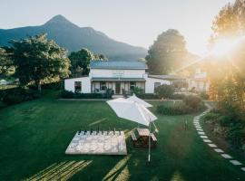 The Village Lodge, B&B/chambre d'hôtes à Stormsrivier