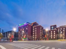 Holiday Inn Express Beijing Shijingshan Lakeview, an IHG Hotel, хотел близо до Garden Expo Park Station, Пекин
