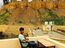 Uk desert safari, hotel in Jaisalmer