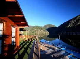Douro Yacht Charter & Bungalows