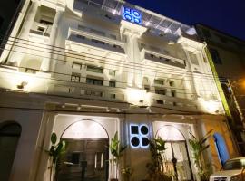 HOOD Hostel, hotel v destinaci Yankoun