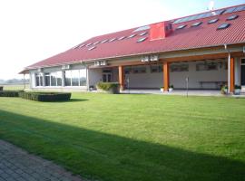 Aero Hotel & Etterem, hotel v destinaci Jakabszállás