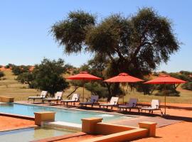 Zebra Kalahari Lodge, hotel cerca de Panorama Pan, Hoachanas