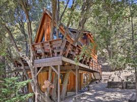 Updated Tree House Pine Mtn Club Cabin by Trails, hotel with parking in Pine Mountain Club