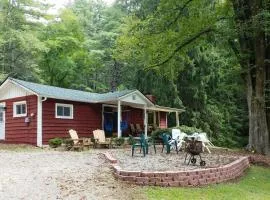 20-Acre Cabin with Pond 5 Mi to Biltmore Estate!