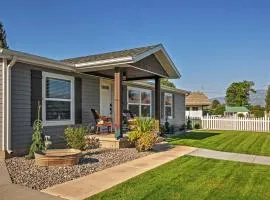 Rustic Chic Home 10 Mi to Otter Creek State Park!