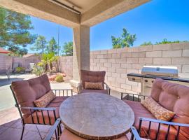 Immaculate Chandler House with Outdoor Living Space!, hotel com spa em Chandler