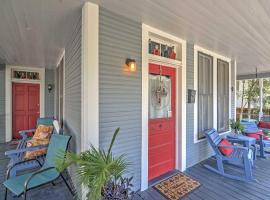 Charming Gulfport Getaway Only 3 Blocks to Beach!, hotel cerca de Harbor Square Park, Gulfport