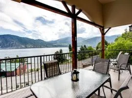 Lake Chelan Manson Bay Condo with Pool Access!