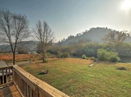 Rustic Reliance Cabin Fly Fish the Hiwassee River, pet-friendly hotel in Austral