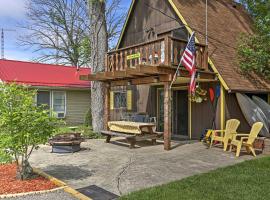 Lakeview A-Frame Steps to Marina and Old Field Beach: Lakeview şehrinde bir otel