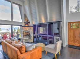 10 Mi to Skiing Tahoe City A-Frame Home, hotel v destinaci Tahoe City