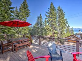 A-Frame Home in Tahoe City with Large Deck and Grill!, cottage in Tahoe City