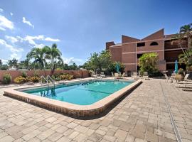 Resort-Style Condo with Pool 19 Miles to Fort Myers, apartmen di Burnt Store Marina