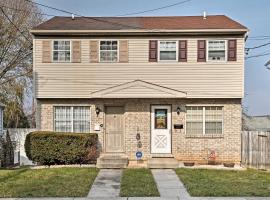 Cozy Allentown Home, 2 Mi to Hamilton District!, rental liburan di Allentown