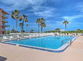 Oceanfront Cocoa Beach Condo with View Walk to Pier, apartment in Cocoa Beach