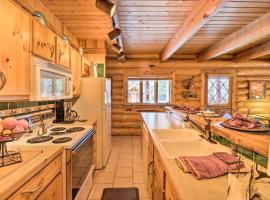 Cozy Glacier Park Log Cabin - Best in the West!, hotel in Essex