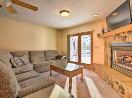 Cozy Riverfront Home with Fire Pit in Houghton Lake!, hotel in Houghton Lake